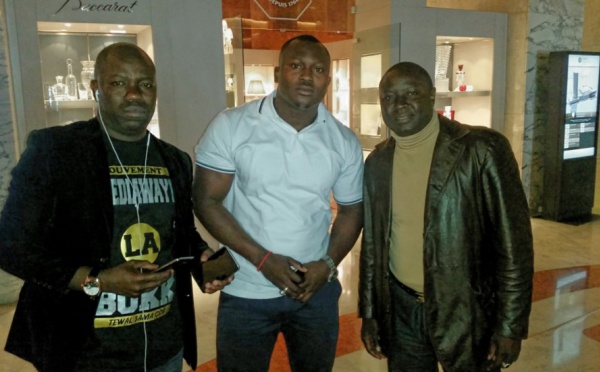 Modou Lo entre Malick Thiandoum et Ahmed Aidara