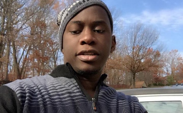 Le génie des smarphones Cheikh Iphone se connecte sur leral dans son vol  New York - Japon