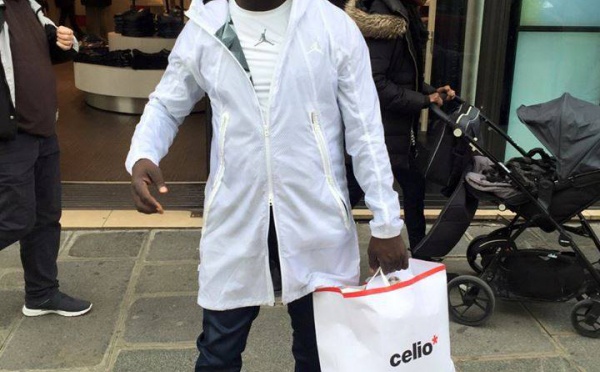 Baye Ndiaye en mode shopping à Paris 