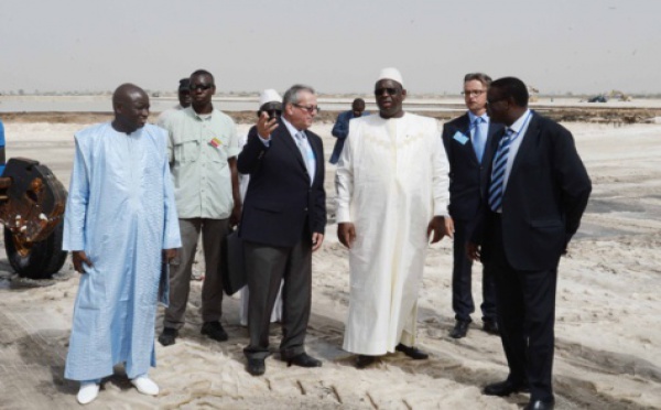 Le Président Sall visite la Société nouvelle des salins du Sine-Saloum 