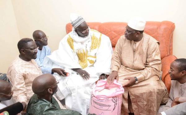 Le Président de la République rend visite à Serigne Moussa Nawel