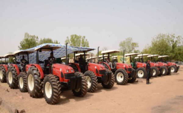 Kaffrine: Macky Sall a reçu 1000 tracteurs venus du Brésil