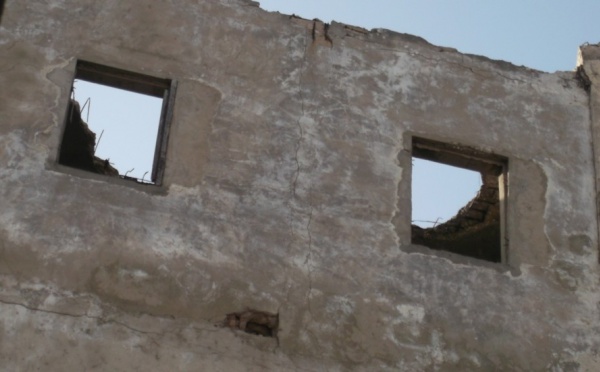ALERTE: Une véritable bombe à retardement au coeur de DAKAR (voir photos façade arrière de l’immeuble).