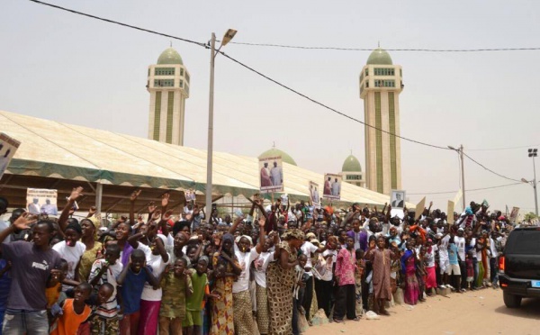 (Retro) Accueil populaire des militants de Abdoulaye Mountaha Niass au Président Macky Sall
