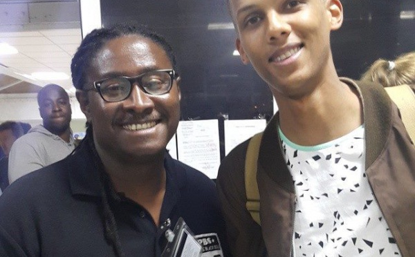 (2photos) Aéroport Lss- Stromae est arrivé à Dakar