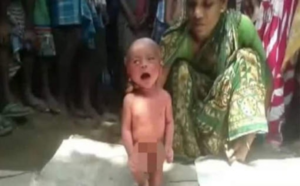 Inde : Un bébé de deux jours forcé à marcher, tenu par la tête
