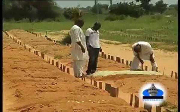 Reportage sur la préparation de l'enterrement des morts à Touba ( 11.000 FCfa le forfait à payer pour tout le monde sans exception ) 