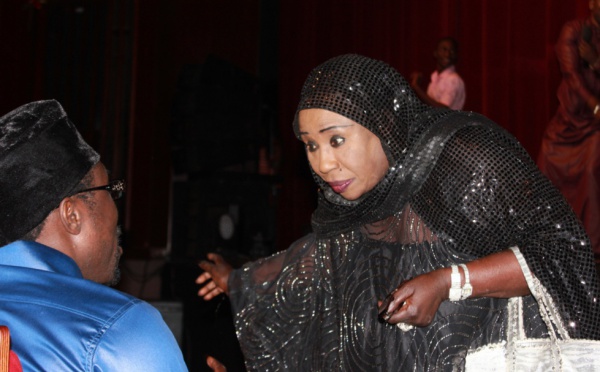 Sidy Samb en pleine discussion avec sa maman, Daro Mbaye