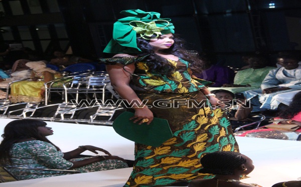 Images – Amina Poté en mode mannequin