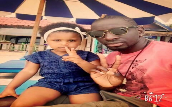 Mamadou Sakho et sa petite famille en vacance au Sénégal