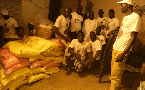 La fondation Servir le Sénégal fait des dons à travers le Sénégal grâce à l'aide des hommes d'affaires et les amis du Président.
