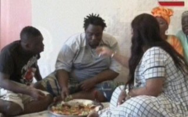 Vidéo: Ndogou Li avec Tann Bombé du 04 Juillet 2015