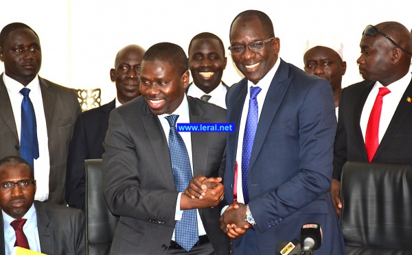 Les images de la passation de service entre Oumar Youm et Abdoulaye Diouf Sarr