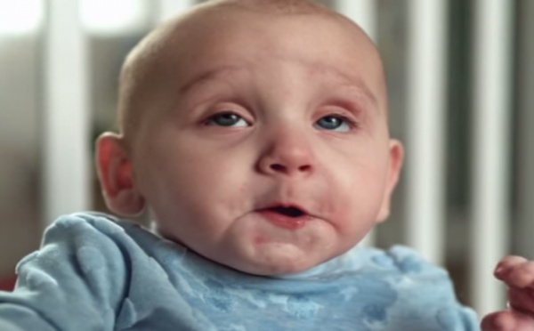 L'instant mignon : des bébés filmés en train de faire caca au ralenti (vidéo)
