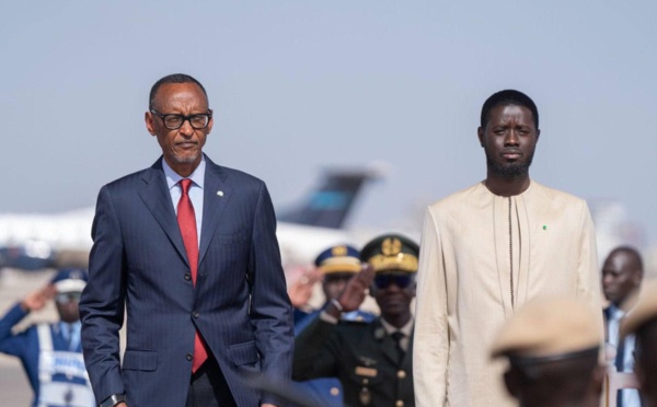 Paul Kagamé en  visite de travail à Dakar : Les images de son arrivée à l'aéroport militaire Léopold Sédar Senghor