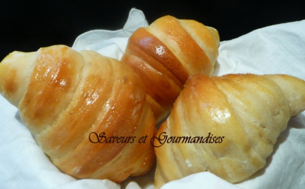 Croissants moelleux au babeurre. Buttermilk Rolls.