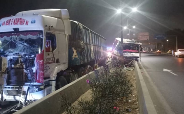 Accidents tragiques sur l'autoroute près de Mariama Niass : Un mort et plusieurs véhicules impliqués