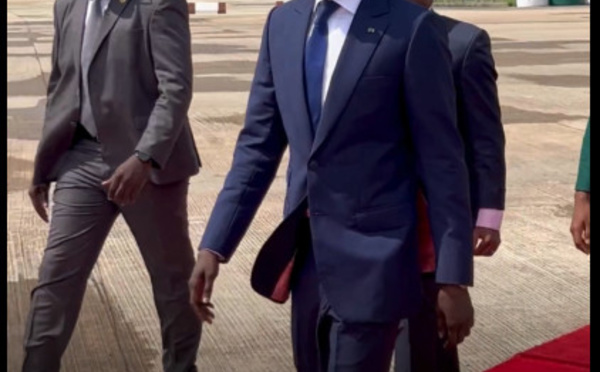 Le Président Bassirou Diomaye Faye quitte Abuja pour Accra (Vidéo)