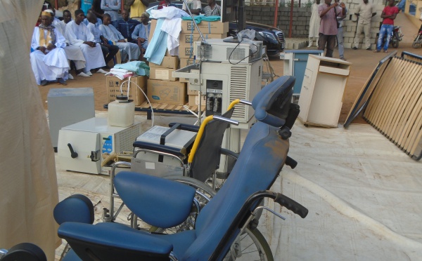 Mankeur Ndiaye fait un don de 128 millions FCfa à l’hôpital de Richard-Toll