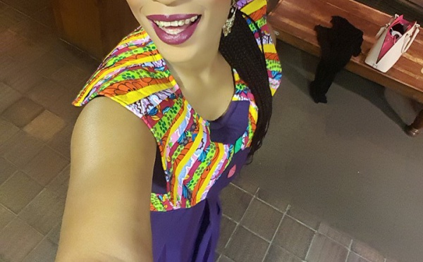 Aida Samb en mode "selfie" au Festival international de la culture