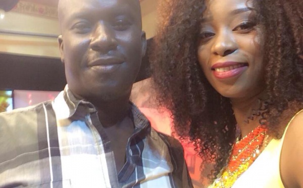 DJ Makhou de Walf Tv pose avec Adiouza
