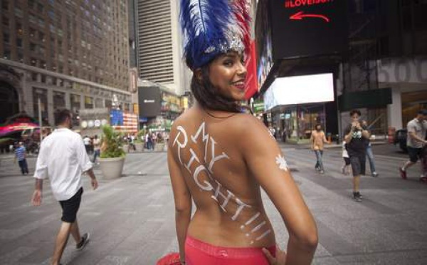 Bataille contre les seins nus à Times Square