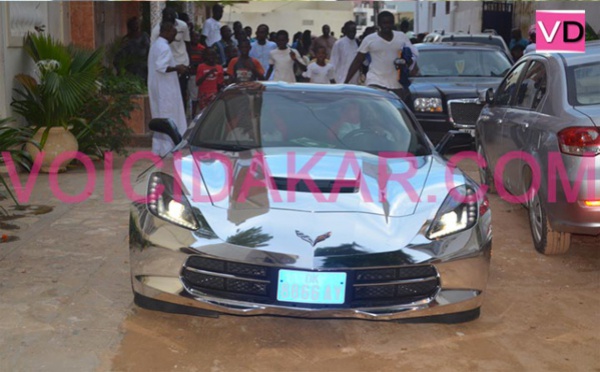 Waly Seck roule désormais en Corvette silver : Cette belle voiture de sport qui vaut plus de 30 millions