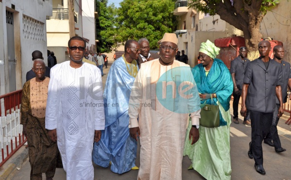 Décès de Doudou Coumba Rose, Vieux Sing Faye et Makhtar Koyaté: Macky Sall a présenté ses condéléances aux familles (photos)
