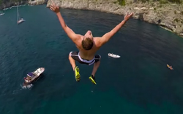 Les plongeurs de l'extrême s'amusent à Capri