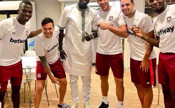 Le "sagnsé" de Cheikhou Kouyaté, aux côtés de ses coéquipiers à West Ham
