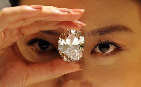 Arrêtée après avoir avalé un diamant à 25.000 euros