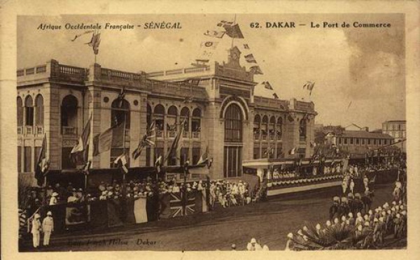 Carte postale : Un défilé à Dakar
