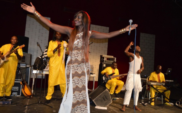 En images, les 25 Ans de carrières de la diva Coumba Gawlo au Dock Haussman de Paris