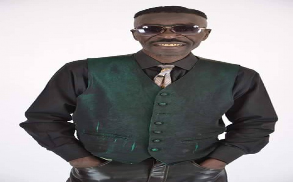 Appréciez le look du chanteur Souleymane Faye 