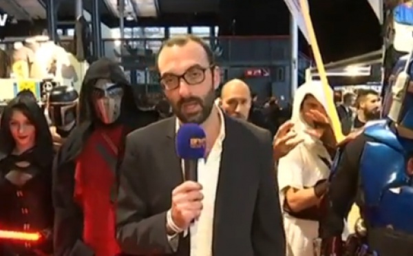 La main aux fesses d’un journaliste de BFMTV au Comic Con irrite les gens