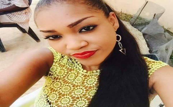 La très belle Astou Mbaye de "Double Vie" en mode selfie 