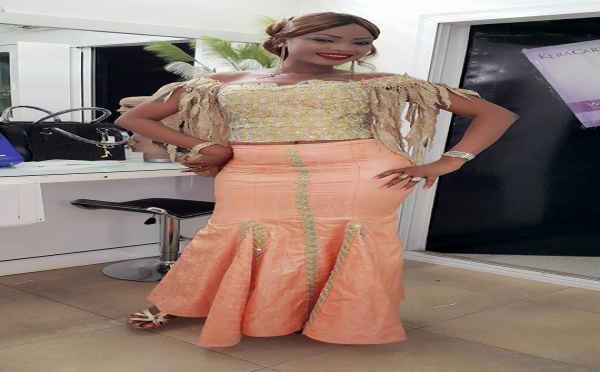 Mbathio Ndiaye dans une tenue absolument fantastique au sabar de Ndèye Guèye
