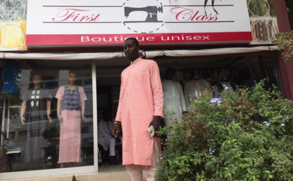 Pape Alé Niang s'habille chez Bara First class.