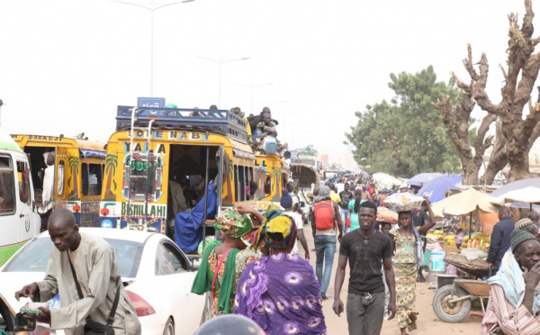Photos - Touba : La ville bloquée par des embouteillages monstres