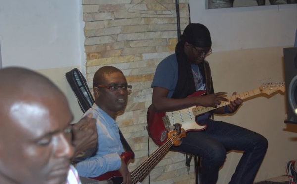 Photos - Ablaye Mbaye en studio pour la finalisation de son prochain album