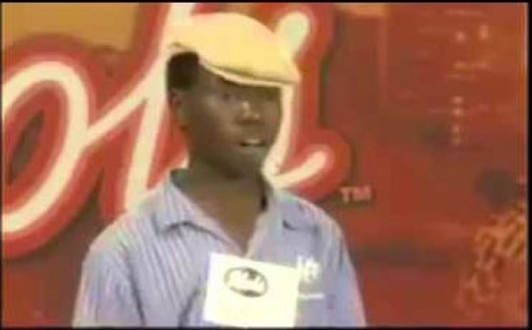 Concours : Il essaie d’imiter la chanson « Lonely » de Akon. Regardez le résultat....Trop fort