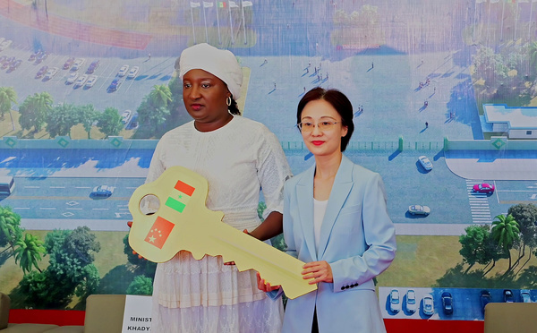 Coopération sino-sénégalaise : remise des clés du stade Léopold Sédar Senghor (version Wolof)