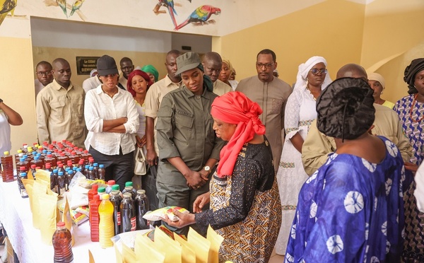 En visite au Fouladou : La Première Dame Marie Khone Faye à l’écoute des femmes rurales engagées
