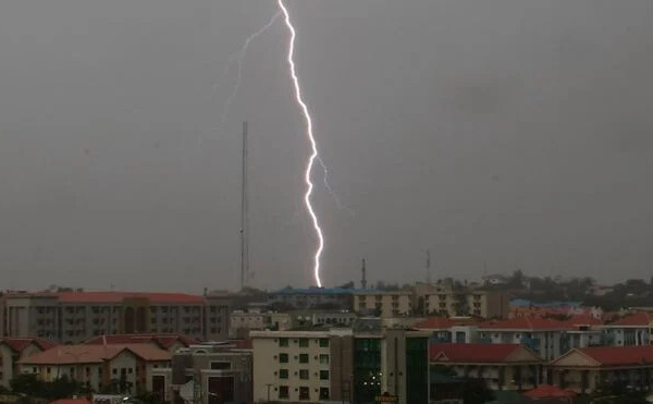 Wakhinane Nimzatt : Un jeune foudroyé à mort lors de la première pluie à Dakar