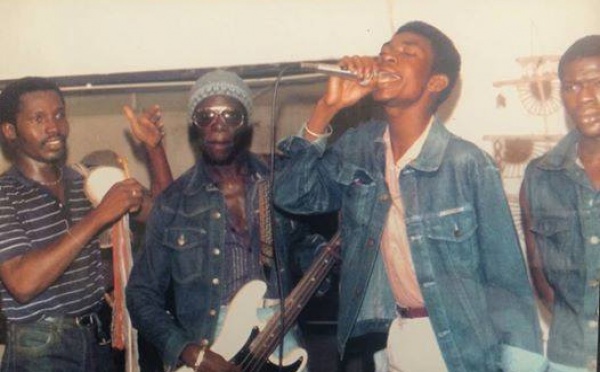 Souvenir : Les débuts du « Super Etoile », Youssou Ndour en compagnie de Jimmy Mbaye, Assane Thiam, Doudou Yaye Katy