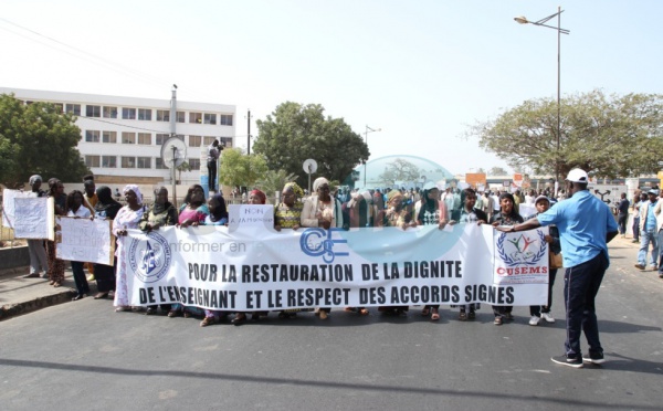 Les enseignants dans la rue pour le respect des accords signés avec le gouvernement du Sénégal  (images)