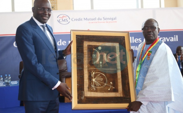 Les images de la cérémonie de remise de médaille de agents du Crédit mutuel du Sénégal