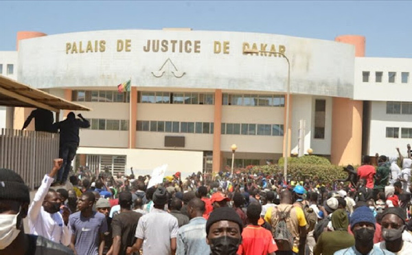 Deux jours de répit à la Justice : Affluence et espoir au Palais de Justice, où les Dakarois espèrent l’arrêt définitif de la grève