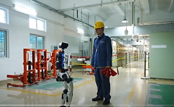 Guangzhou : Des robots humanoïdes dotés d'IA inspectent les réseaux électriques