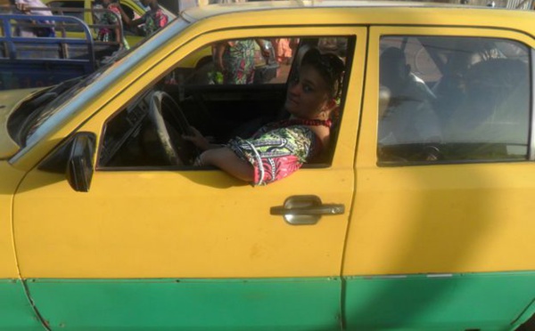 Incroyable mais vrai:  Une Française chauffeur de taxi à Bamako